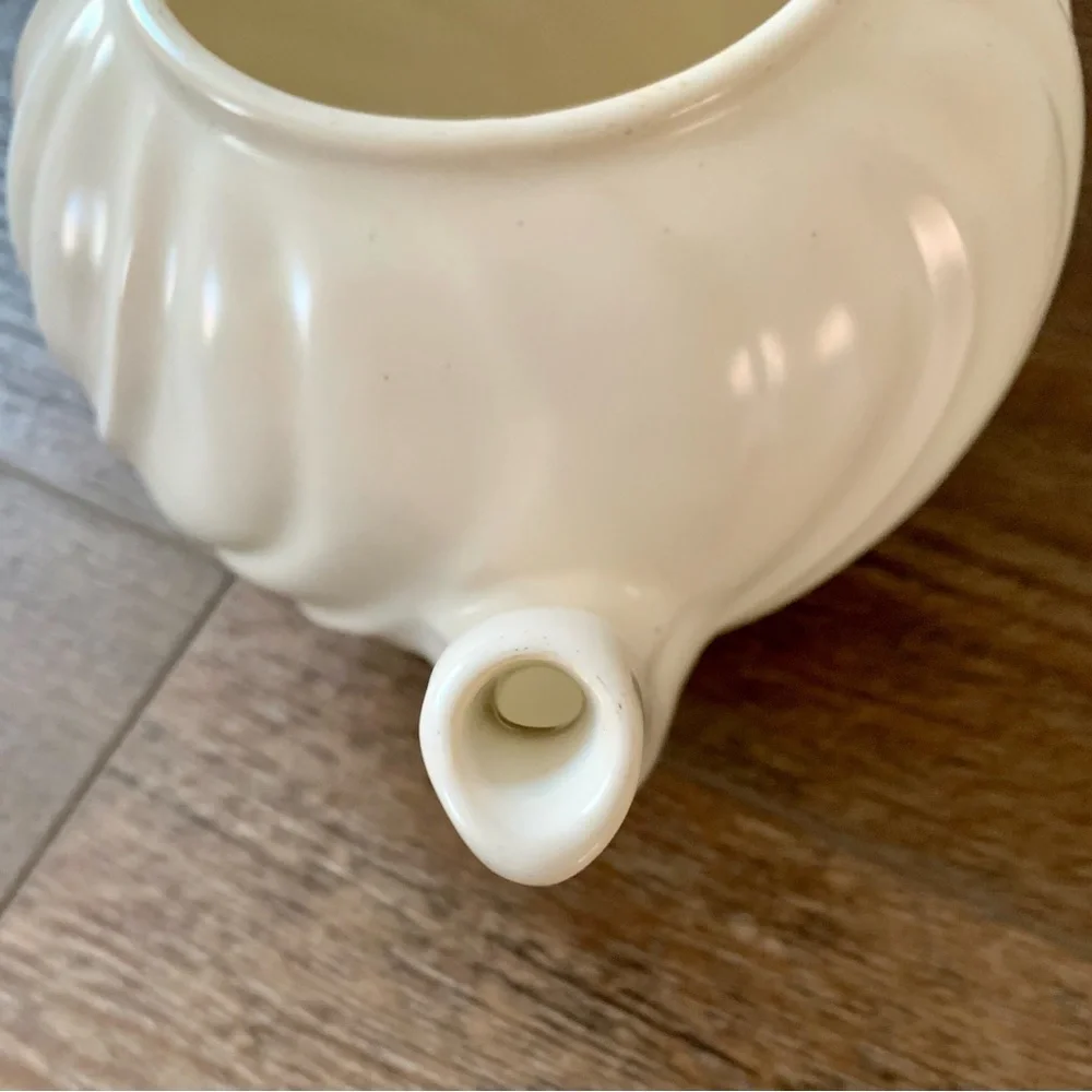 Vintage Franciscan Coronado Coffee/Tea Pot off white/Cream
